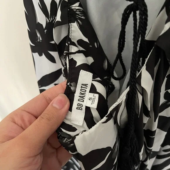 Bb Dakota Larissa lotus printed beaded tie back maxi dress GUC size Small - Picture 6 of 7